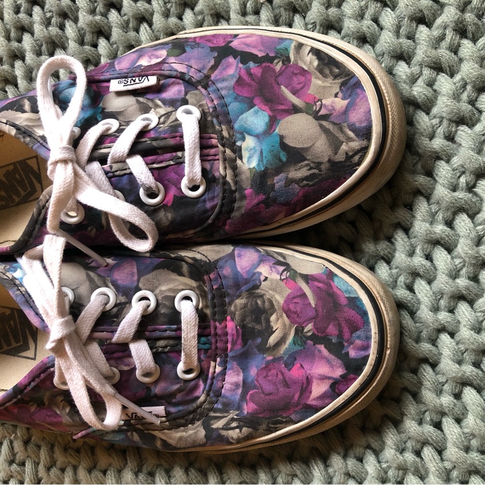 Abstract Rose Vans - Picture 2 of 9